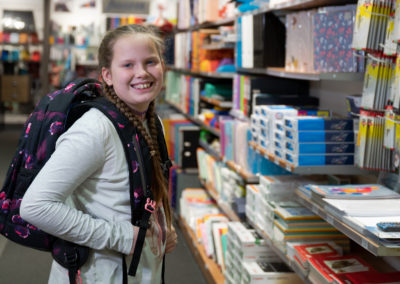 Mädchen mit Schulrucksack